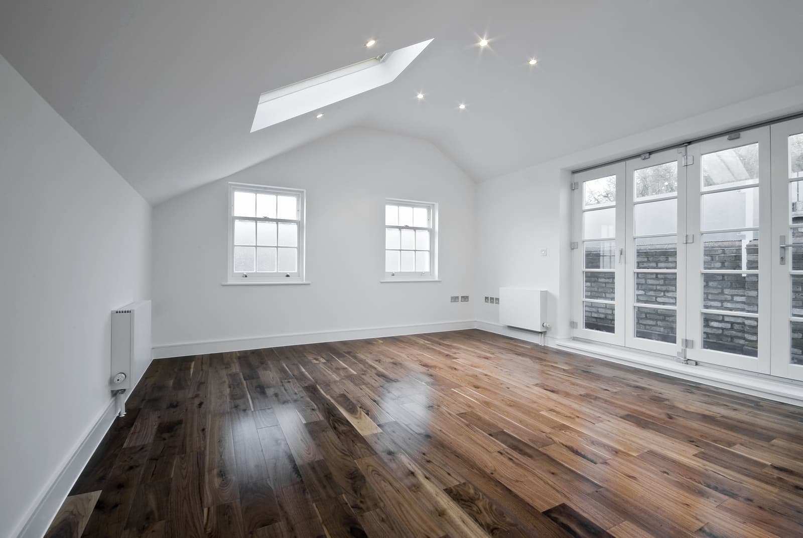 building refurbishment services - empty unfurnished loft room